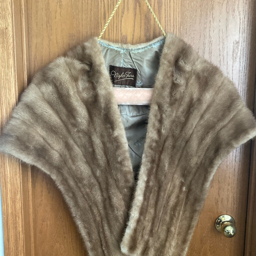 Elegant Brown Fur Cape Plush Warmth